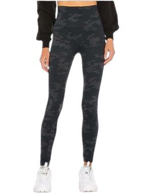 Spanx Look At Me Now Leggings in Black Camo Size L
